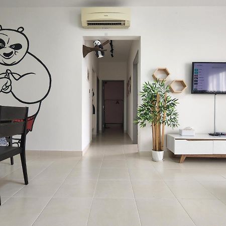 דירות Teluk Panglima Garang Netflix Panda House 3B2R Rimbayu Kota Kemuning With Atari Games מראה חיצוני תמונה